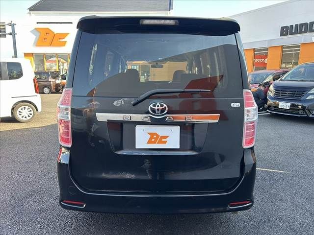TOYOTA NOAH 2009