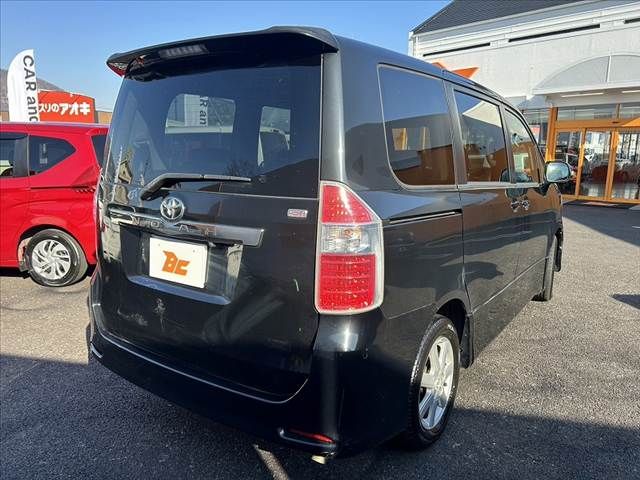 TOYOTA NOAH 2009