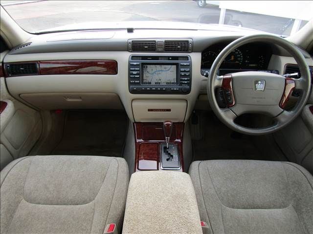 TOYOTA CROWN MAJESTA 2002