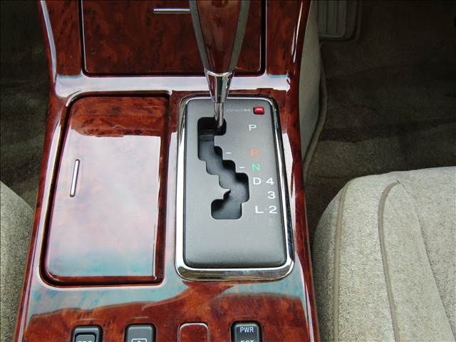 TOYOTA CROWN MAJESTA 2002