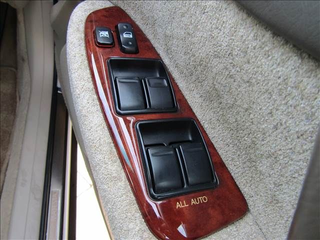 TOYOTA CROWN MAJESTA 2002