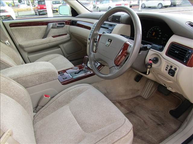 TOYOTA CROWN MAJESTA 2002