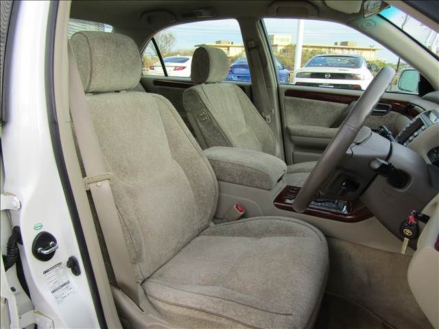 TOYOTA CROWN MAJESTA 2002