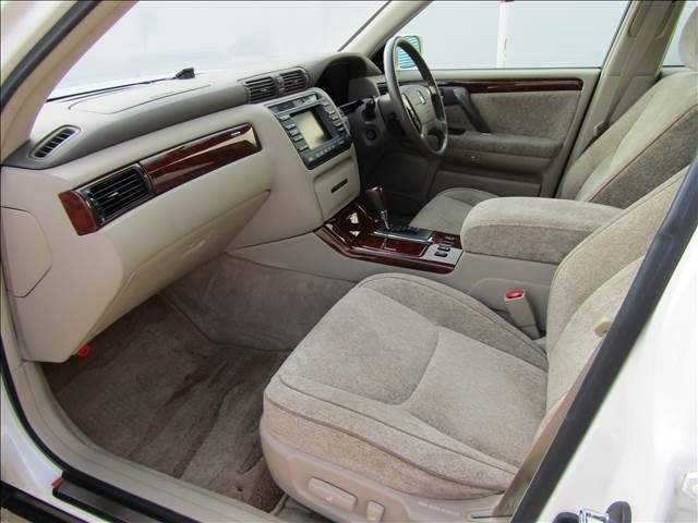 TOYOTA CROWN MAJESTA 2002