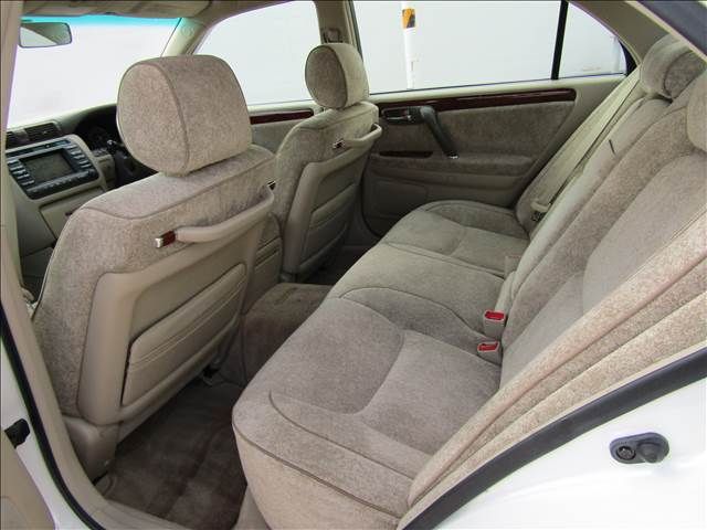TOYOTA CROWN MAJESTA 2002