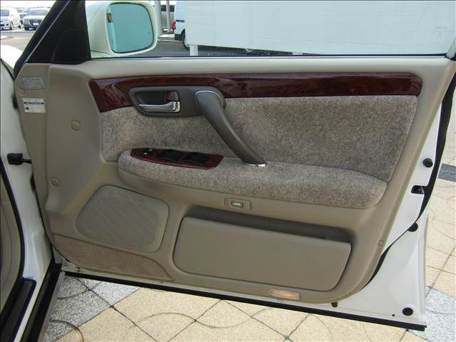 TOYOTA CROWN MAJESTA 2002