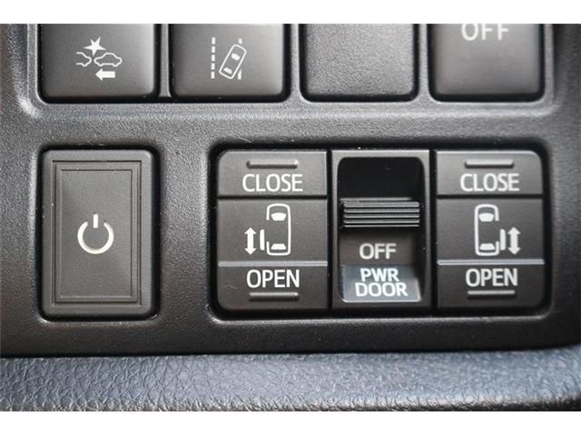 TOYOTA NOAH HYBRID 2017