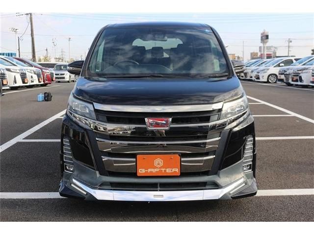 TOYOTA NOAH HYBRID 2017