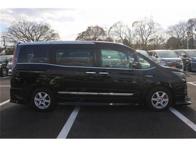 TOYOTA NOAH HYBRID 2017