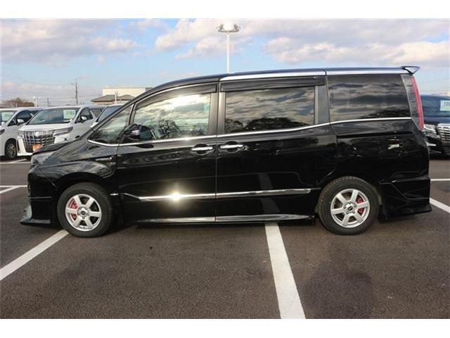 TOYOTA NOAH HYBRID 2017