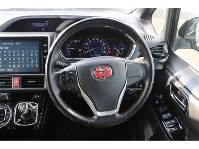 TOYOTA NOAH HYBRID 2017