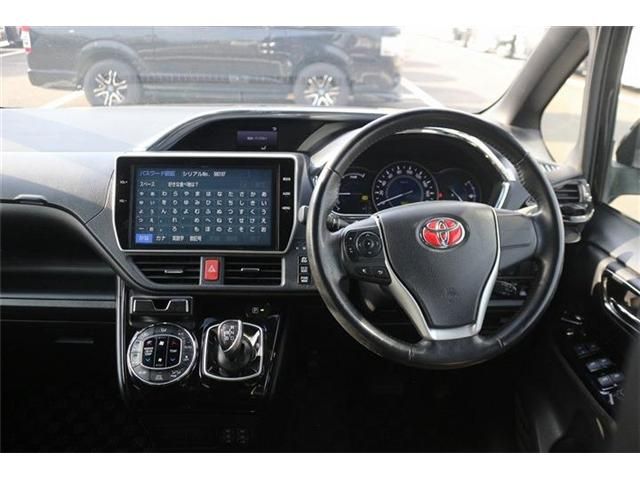 TOYOTA NOAH HYBRID 2017