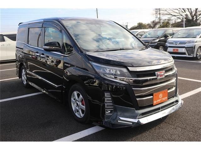 TOYOTA NOAH HYBRID 2017