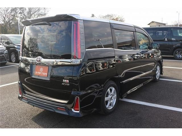 TOYOTA NOAH HYBRID 2017
