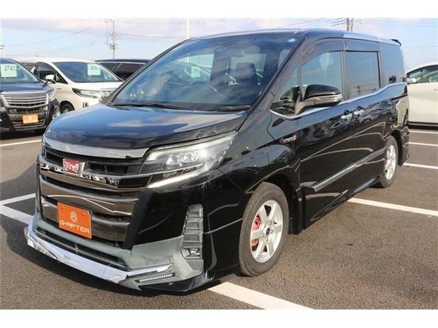TOYOTA NOAH HYBRID 2017
