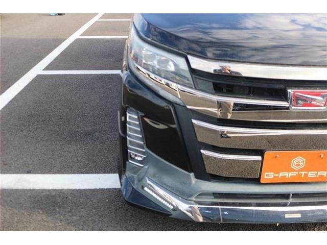 TOYOTA NOAH HYBRID 2017