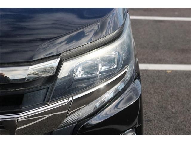 TOYOTA NOAH HYBRID 2017