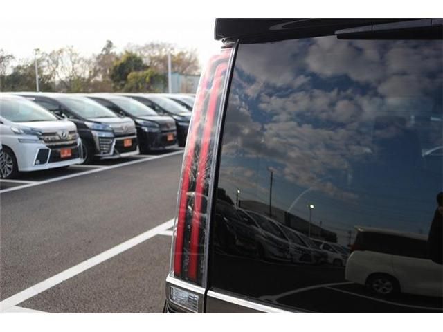 TOYOTA NOAH HYBRID 2017