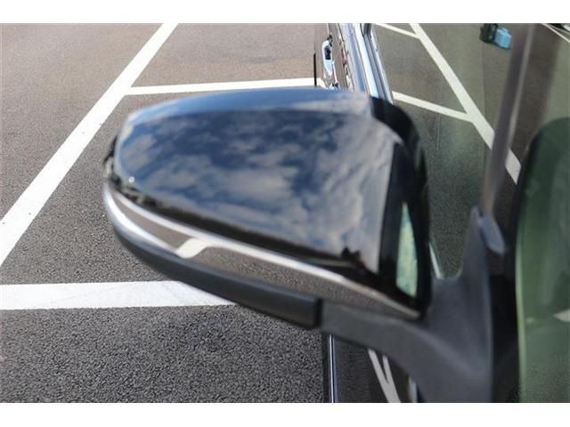 TOYOTA NOAH HYBRID 2017