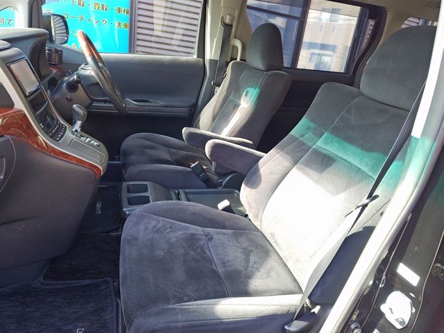 TOYOTA VELLFIRE 2009