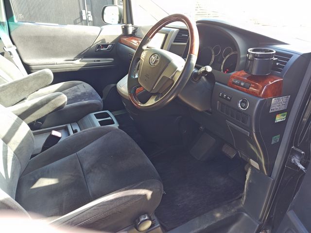 TOYOTA VELLFIRE 2009