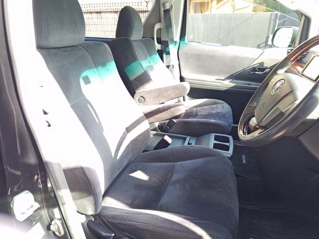 TOYOTA VELLFIRE 2009