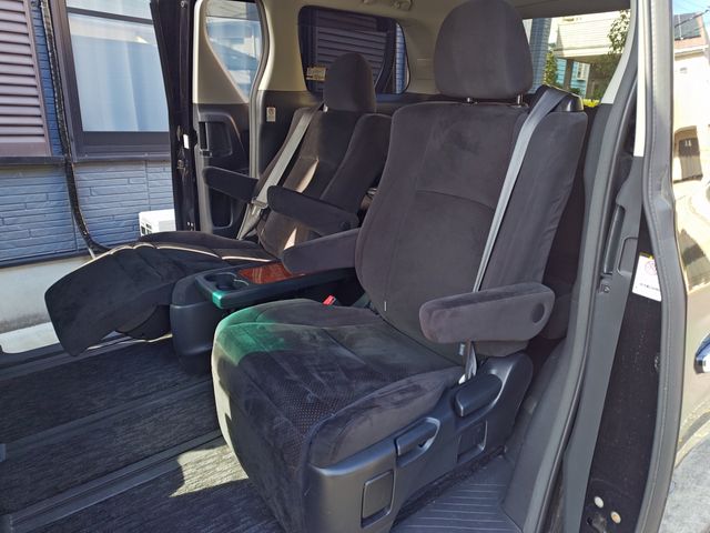 TOYOTA VELLFIRE 2009