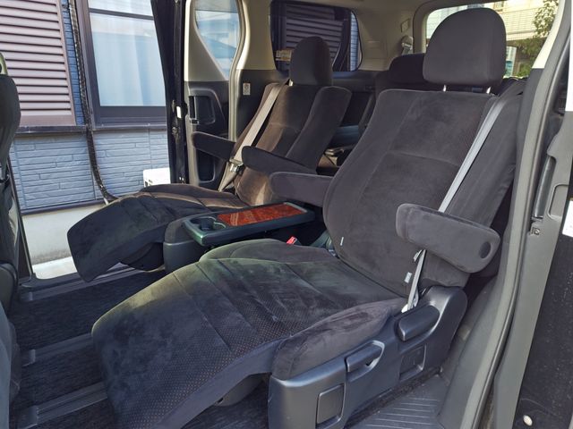 TOYOTA VELLFIRE 2009