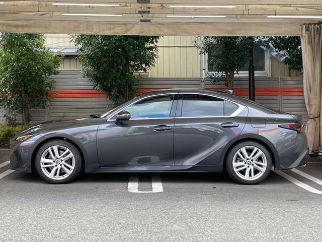 TOYOTA LEXUS IS300h 2023