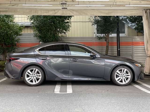 TOYOTA LEXUS IS300h 2023