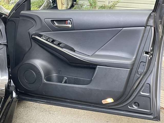 TOYOTA LEXUS IS300h 2023