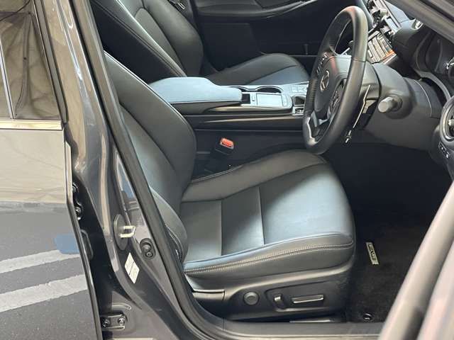 TOYOTA LEXUS IS300h 2023