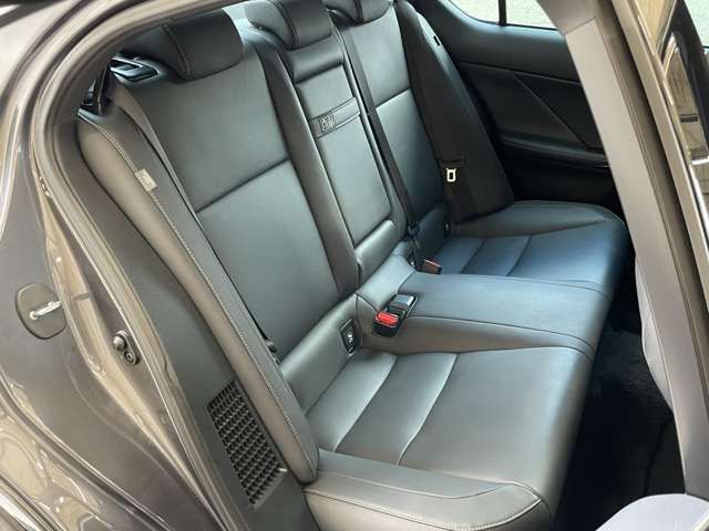 TOYOTA LEXUS IS300h 2023