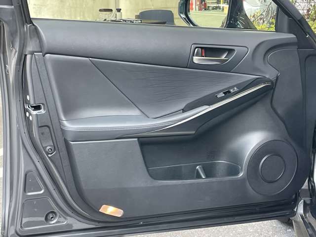 TOYOTA LEXUS IS300h 2023