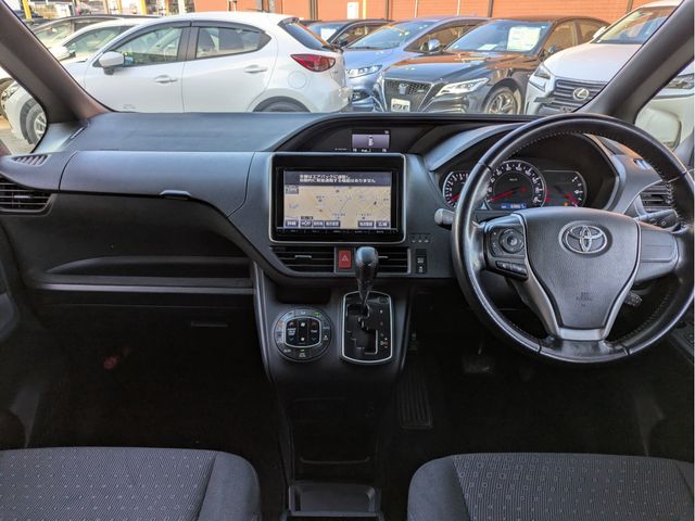TOYOTA VOXY 2015