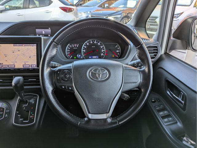 TOYOTA VOXY 2015