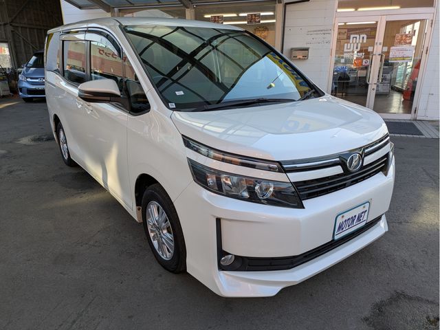 TOYOTA VOXY 2015