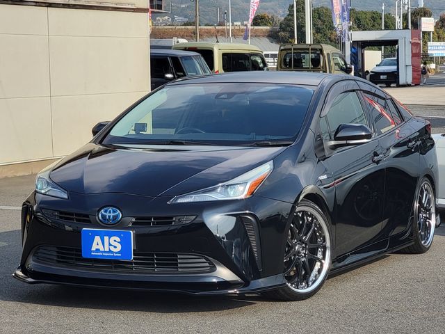 TOYOTA PRIUS 2019