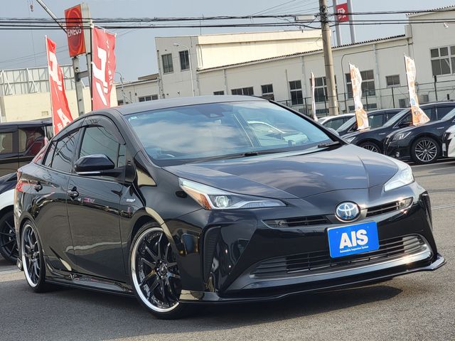 TOYOTA PRIUS 2019