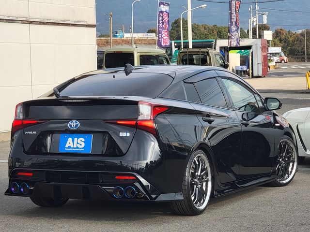 TOYOTA PRIUS 2019
