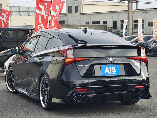 TOYOTA PRIUS 2019