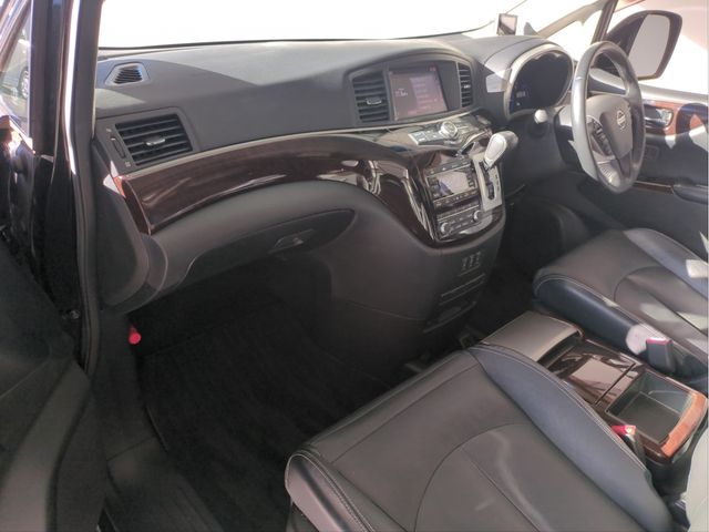 NISSAN ELGRAND  4WD 2013