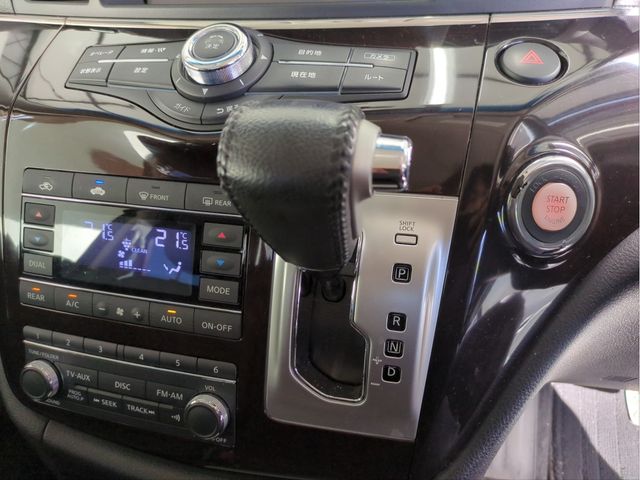 NISSAN ELGRAND  4WD 2013