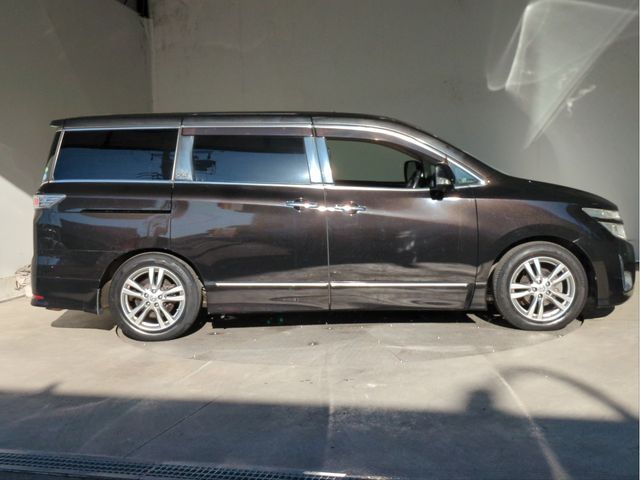 NISSAN ELGRAND  4WD 2013