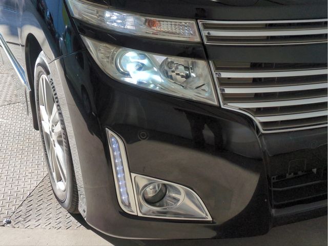 NISSAN ELGRAND  4WD 2013