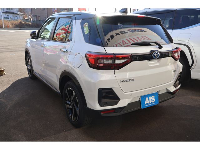 TOYOTA RAIZE HYBRID 2025