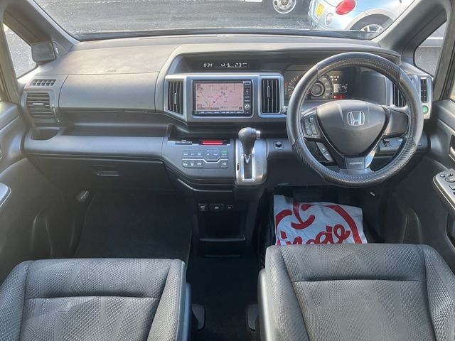 HONDA STEPWAGON SPADA 2011