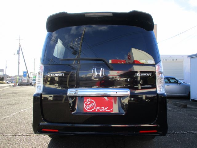 HONDA STEPWAGON SPADA 2011