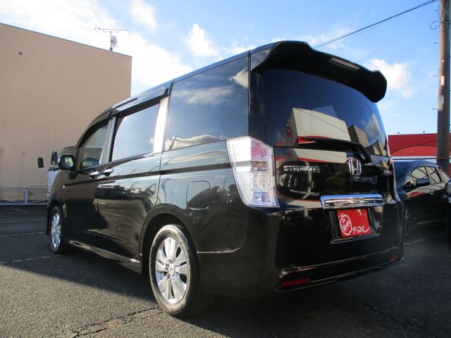 HONDA STEPWAGON SPADA 2011