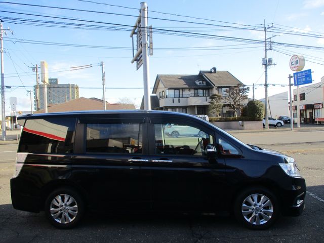 HONDA STEPWAGON SPADA 2011